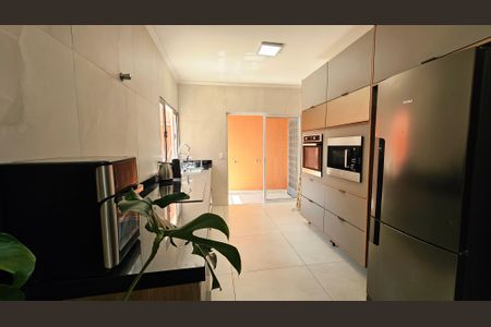 Casa à venda com 3 quartos, 288m² em Jardim da Fonte, Jundiaí