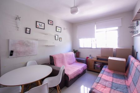 Sala de apartamento para alugar com 2 quartos, 56m² em Porto da Pedra, São Gonçalo