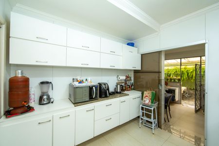 Casa à venda com 480m², 4 quartos e 6 vagas Casa à venda com 480m², 4 quartos e 6 vagasCOZINHA