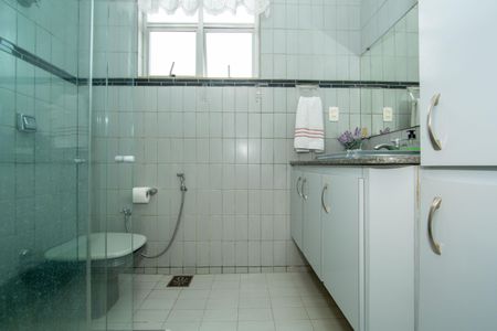 Casa à venda com 480m², 4 quartos e 6 vagas Casa à venda com 480m², 4 quartos e 6 vagasBANHEIRO2