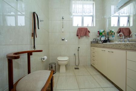 Casa à venda com 480m², 4 quartos e 6 vagas Casa à venda com 480m², 4 quartos e 6 vagasBANHEIRO3