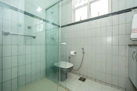 Casa à venda com 480m², 4 quartos e 6 vagas Casa à venda com 480m², 4 quartos e 6 vagasBANHEIRO2