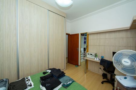 Casa à venda com 480m², 4 quartos e 6 vagas Casa à venda com 480m², 4 quartos e 6 vagasQUARTO3