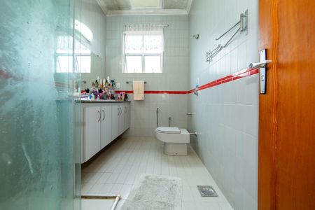 Casa à venda com 480m², 4 quartos e 6 vagas Casa à venda com 480m², 4 quartos e 6 vagasBANHEIRO4