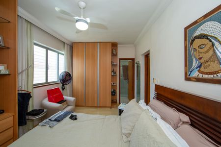 Casa à venda com 480m², 4 quartos e 6 vagas Casa à venda com 480m², 4 quartos e 6 vagasQUARTO4