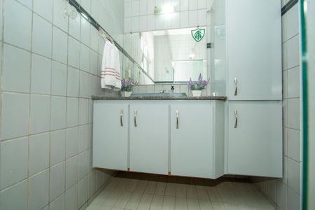 Casa à venda com 480m², 4 quartos e 6 vagas Casa à venda com 480m², 4 quartos e 6 vagasBANHEIRO2