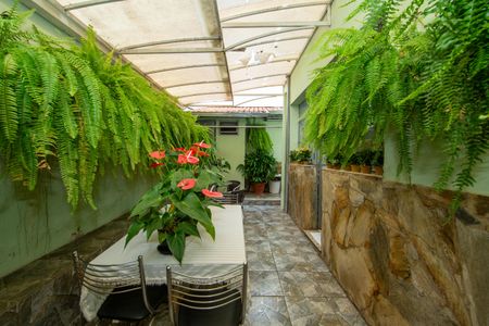 Casa à venda com 480m², 4 quartos e 6 vagas Casa à venda com 480m², 4 quartos e 6 vagasAREA EXTERNA