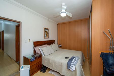 Casa à venda com 480m², 4 quartos e 6 vagas Casa à venda com 480m², 4 quartos e 6 vagasQUARTO4