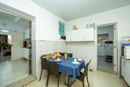 Casa à venda com 480m², 4 quartos e 6 vagas Casa à venda com 480m², 4 quartos e 6 vagasCOZINHA