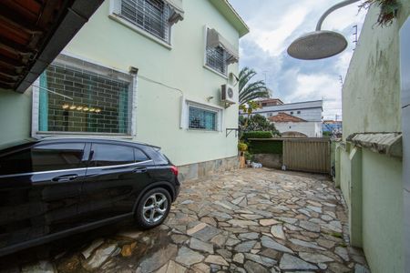 Casa à venda com 480m², 4 quartos e 6 vagas Casa à venda com 480m², 4 quartos e 6 vagasGARAGEM