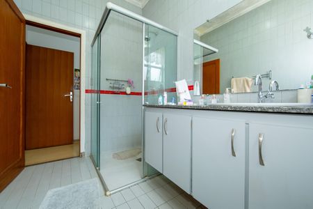 Casa à venda com 480m², 4 quartos e 6 vagas Casa à venda com 480m², 4 quartos e 6 vagasBANHEIRO4