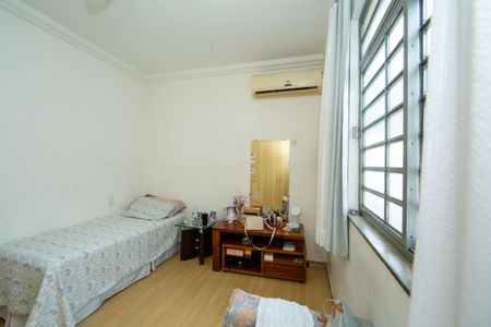 Casa à venda com 480m², 4 quartos e 6 vagas Casa à venda com 480m², 4 quartos e 6 vagasQUARTO1