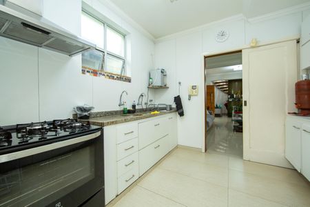 Casa à venda com 480m², 4 quartos e 6 vagas Casa à venda com 480m², 4 quartos e 6 vagasCOZINHA