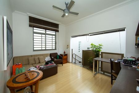 Casa à venda com 480m², 4 quartos e 6 vagas Casa à venda com 480m², 4 quartos e 6 vagasSALA