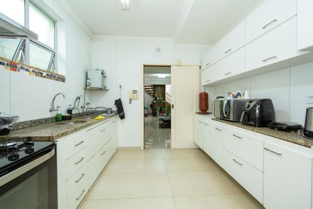 Casa à venda com 480m², 4 quartos e 6 vagas Casa à venda com 480m², 4 quartos e 6 vagasCOZINHA