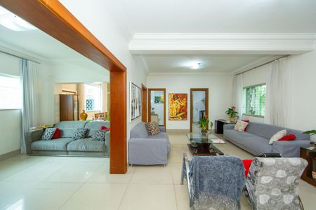 Casa à venda com 480m², 4 quartos e 6 vagas Casa à venda com 480m², 4 quartos e 6 vagasSALA