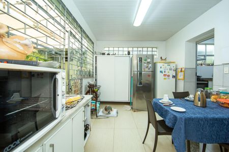 Casa à venda com 480m², 4 quartos e 6 vagas Casa à venda com 480m², 4 quartos e 6 vagasCOZINHA