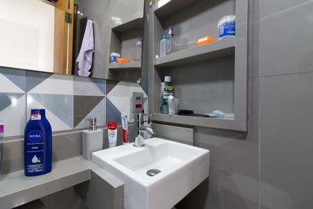 Casa de condomínio à venda com 96m², 3 quartos e 2 vagas Casa de condomínio à venda com 96m², 3 quartos e 2 vagasBanheiro