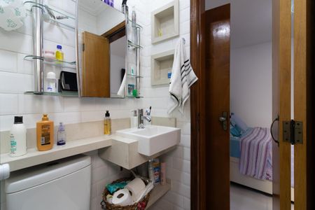 Casa de condomínio à venda com 96m², 3 quartos e 2 vagas Casa de condomínio à venda com 96m², 3 quartos e 2 vagasBanheiro da Suíte