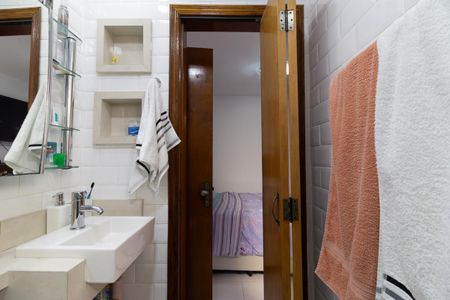 Casa de condomínio à venda com 96m², 3 quartos e 2 vagas Casa de condomínio à venda com 96m², 3 quartos e 2 vagasBanheiro da Suíte