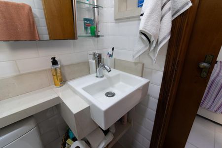 Casa de condomínio à venda com 96m², 3 quartos e 2 vagas Casa de condomínio à venda com 96m², 3 quartos e 2 vagasBanheiro da Suíte