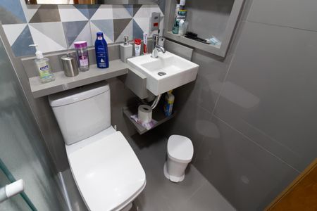 Casa de condomínio à venda com 96m², 3 quartos e 2 vagas Casa de condomínio à venda com 96m², 3 quartos e 2 vagasBanheiro