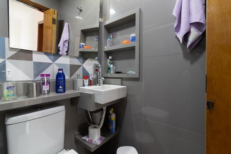 Casa de condomínio à venda com 96m², 3 quartos e 2 vagas Casa de condomínio à venda com 96m², 3 quartos e 2 vagasBanheiro