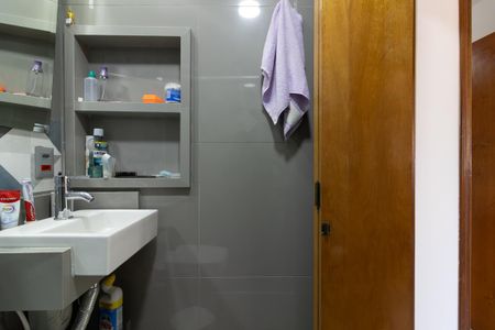 Casa de condomínio à venda com 96m², 3 quartos e 2 vagas Casa de condomínio à venda com 96m², 3 quartos e 2 vagasBanheiro