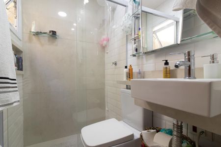 Casa de condomínio à venda com 96m², 3 quartos e 2 vagas Casa de condomínio à venda com 96m², 3 quartos e 2 vagasBanheiro da Suíte