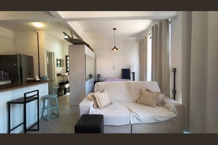 Sala de casa de condomínio à venda com 1 quarto, 42m² em Recreio dos Bandeirantes, Rio de Janeiro