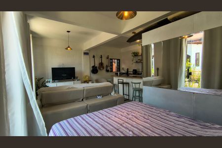 Sala de casa de condomínio à venda com 1 quarto, 42m² em Recreio dos Bandeirantes, Rio de Janeiro