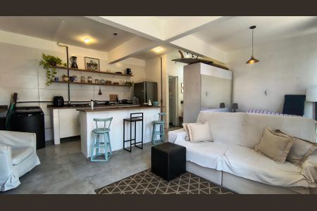 Sala de casa de condomínio à venda com 1 quarto, 42m² em Recreio dos Bandeirantes, Rio de Janeiro