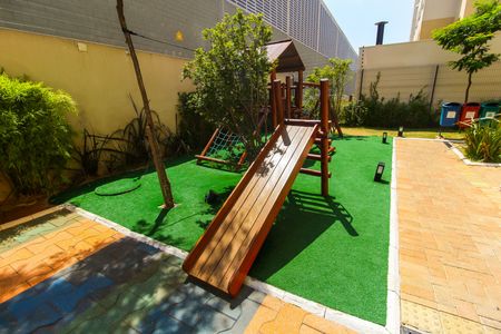 Apartamento para alugar com 32m², 2 quartos e sem vaga Apartamento para alugar com 32m², 2 quartos e sem vagaÁrea comum - Playground