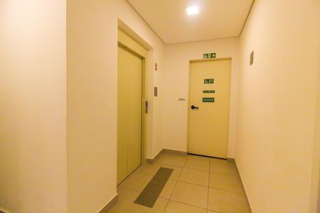 Apartamento para alugar com 32m², 2 quartos e sem vaga Apartamento para alugar com 32m², 2 quartos e sem vagaHall