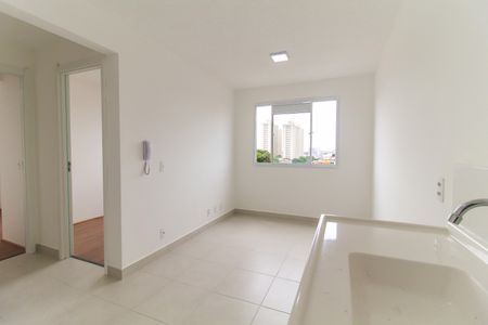 Sala/Cozinha de apartamento para alugar com 2 quartos, 32m² em Vila Carmosina, São Paulo