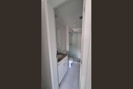 Banheiro de apartamento para alugar com 2 quartos, 68m² em Jacarepaguá, Rio de Janeiro