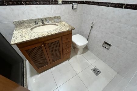 Apartamento para alugar com 108m², 3 quartos e 2 vagas Apartamento para alugar com 108m², 3 quartos e 2 vagasBanheiro 2