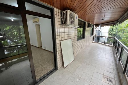 Apartamento para alugar com 108m², 3 quartos e 2 vagas Apartamento para alugar com 108m², 3 quartos e 2 vagasVaranda