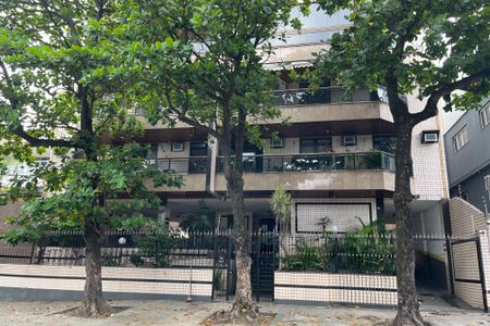 Apartamento para alugar com 108m², 3 quartos e 2 vagas Apartamento para alugar com 108m², 3 quartos e 2 vagasFachada