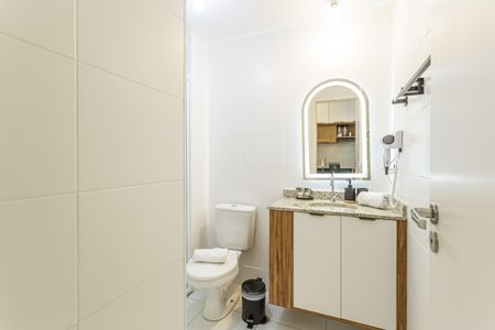 Banheiro de kitnet/studio para alugar com 1 quarto, 24m² em Vila Olímpia, São Paulo