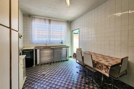 Casa à venda com 205m², 2 quartos e 3 vagasCozinha 