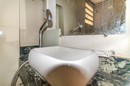 Banheiro de kitnet/studio para alugar com 1 quarto, 48m² em Higienópolis, São Paulo