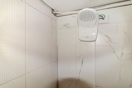 Banheiro de kitnet/studio para alugar com 1 quarto, 48m² em Higienópolis, São Paulo