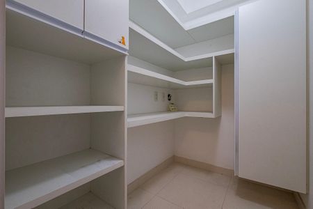 Apartamento à venda com 116m², 2 quartos e 2 vagas Apartamento à venda com 116m², 2 quartos e 2 vagasÁrea de Serviço