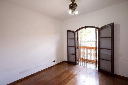 Casa à venda com 200m², 4 quartos e 3 vagasQuarto 2 - Suíte 2