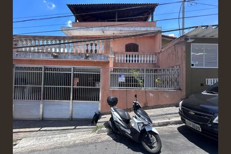 Casa à venda com 200m², 4 quartos e 3 vagasFachada