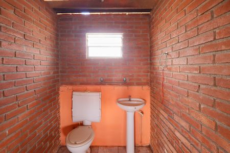 Casa à venda com 200m², 4 quartos e 3 vagasBanheiro serviço 2