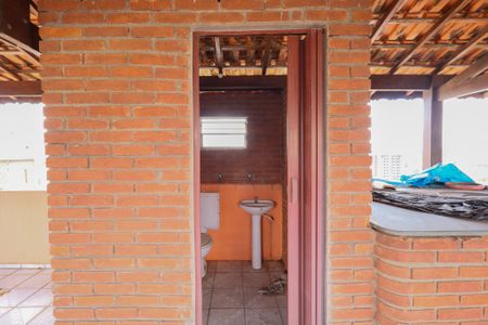 Casa à venda com 200m², 4 quartos e 3 vagasBanheiro serviço 2