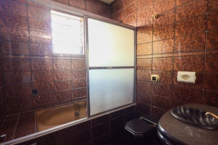 Casa à venda com 200m², 4 quartos e 3 vagasBanheiro da Suíte 1