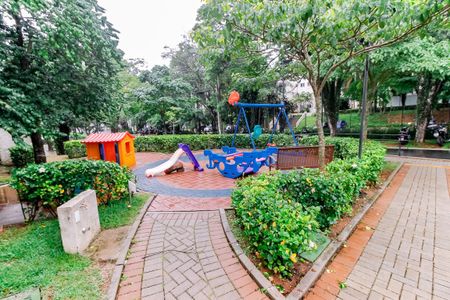 Apartamento para alugar com 46m², 2 quartos e 1 vaga Apartamento para alugar com 46m², 2 quartos e 1 vagaÁrea comum - Playground